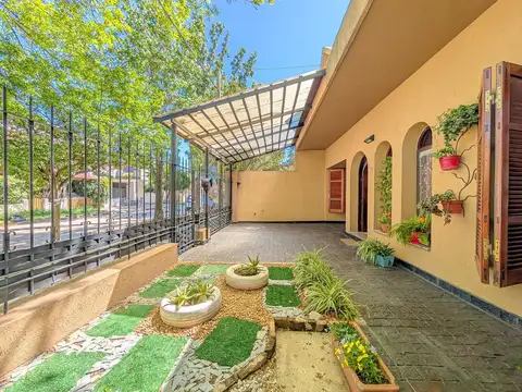 Casa 5 ambientes con 1 baño