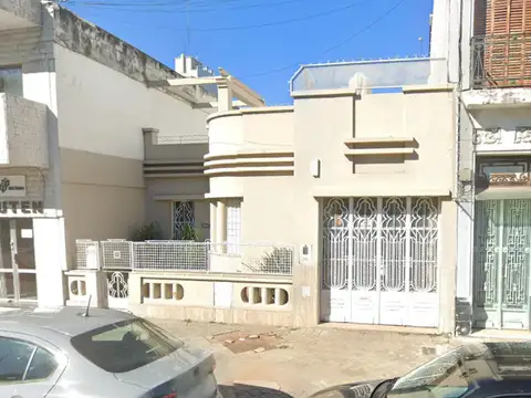 Casa apta uso profesional de 6 ambientes en ubicación estratégica