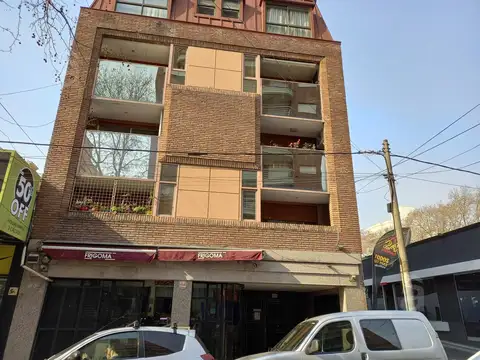 Alvear al 2400 entre Boulevard Ballester y Buenos Aires