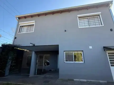 Casa minimalista en Castelar Norte