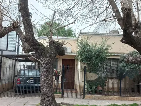 VENTA  CASA 3 AMB A RECICLAR- MORENO 1266 QUILMES