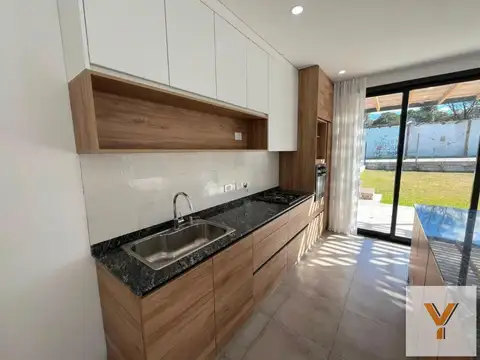 Casa en Venta - 2 Dormitorios 2 Baños - 360mts - La Plata - City Bell