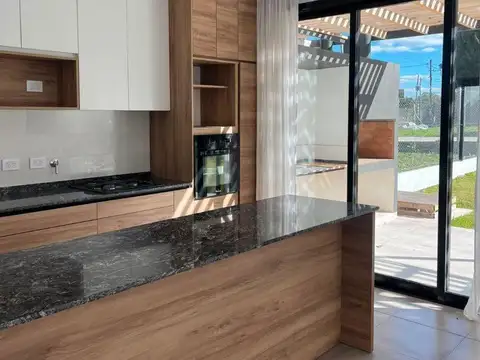 Casa en Venta en City Bell, USD 163.000