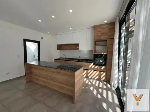 Casa en Venta - 2 Dormitorios 2 Baños - 360mts - La Plata - City Bell