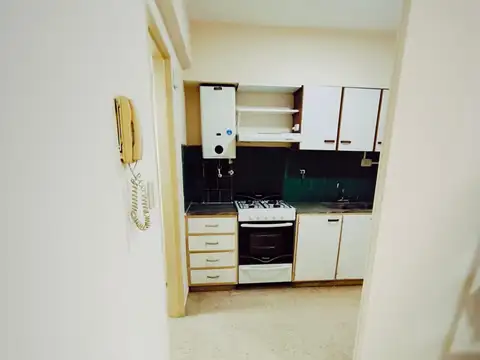 Departamento frente impecable 1 dor.