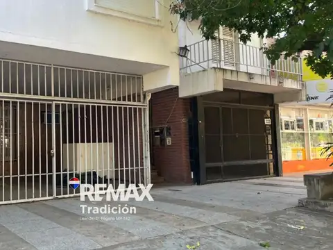 CASA + 4 DEPARTAMENTOS SOBRE AVENIDA - MACROCENTRO