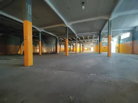 Se ofrece excelente propiedad industrial de 2.500 m² totale