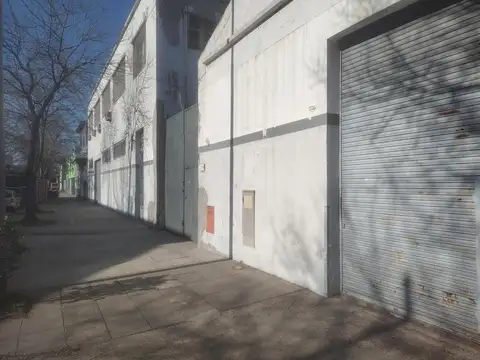 Se ofrece excelente propiedad industrial de 2.500 m² totale
