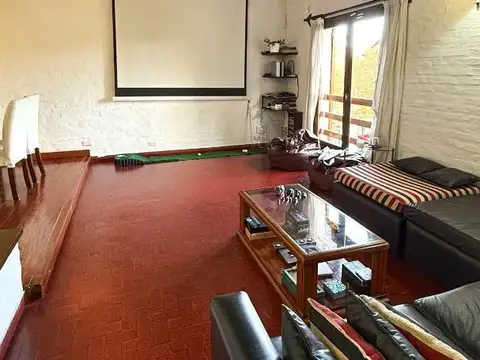Casa 5 ambientes con 4 baños