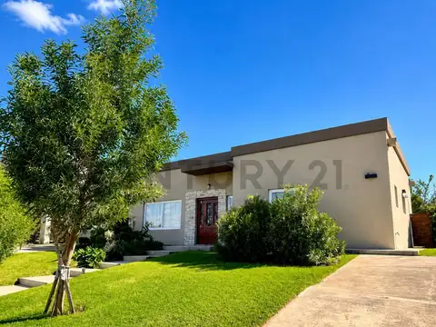 CASA EN VENTA 5 AMBIENTES - CANTON NORTE, ESCOBAR