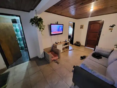 Casa 3 ambientes con 1 baño