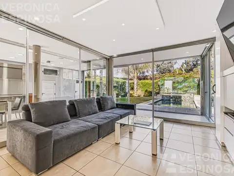 Casa 5 ambientes con 4 baños