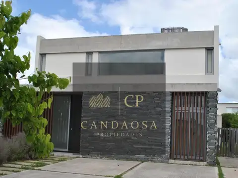 Nev. Hermosa Casa Interna Con Excelente Orientacion En El Canton -