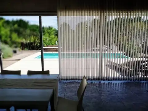 Casa 4 ambientes con 2 baños