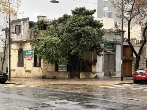 Echeverria esquina Bauness al 5200