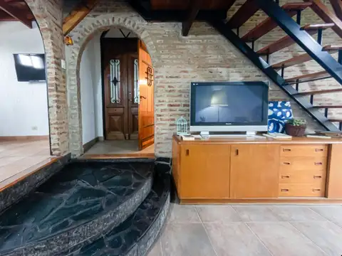 Depto Tipo Casa 4 ambientes con 2 baños