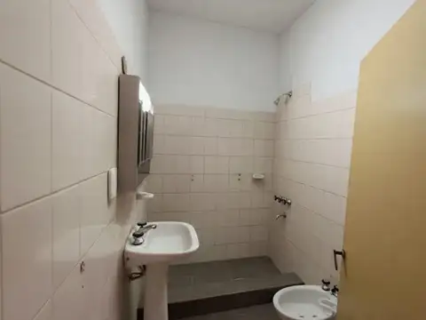VENTA CASA 2 DORMITORIOS Y LOCAL BARRIO BELGRANO