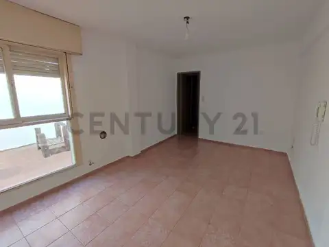 Venta Departamento de 3 Dormitorios con Patio B° Alberdi