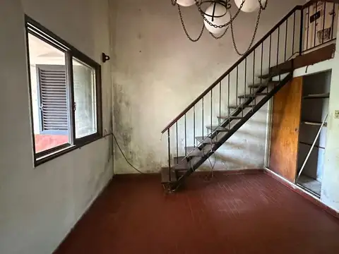 CASA VENTA GONNET 3 DORMITORIOS PATIO REFACCIONAR