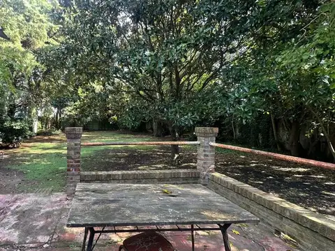 CASA VENTA GONNET 3 DORMITORIOS PATIO REFACCIONAR