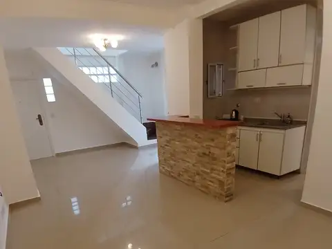 Departamento tipo casa en venta en Villa Pueyrredon