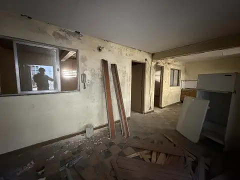 Venta Casa con Local y 2 viviendas a Reciclar