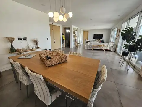 Casa 6 ambientes con 4 baños
