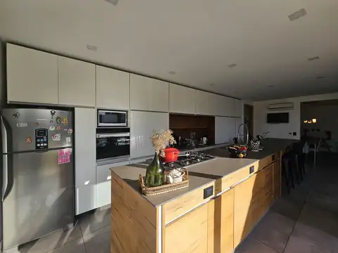 Casa en Venta con 6 cocheras