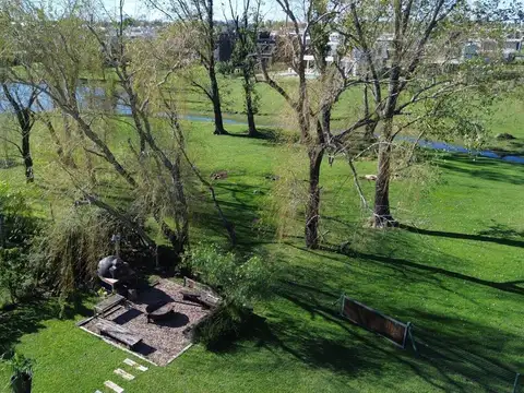 Venta Casa Moderna en  TERRAVISTA de 6 ambientes en Cul de Sac y fondo a pulmón verde