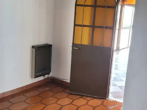 VENTA – EXCELENTE CASA 5 AMBIENTES ESTILO TRIPLEX – HAEDO