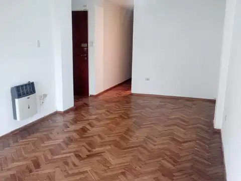 DEPARTAMENTO UN DORMITORIO CON BALCON AL FRENTE  Y COCHERA