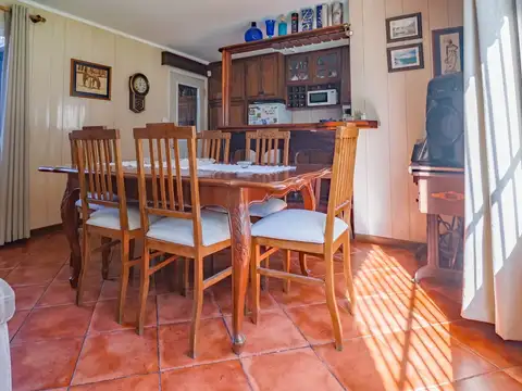 Casa en Venta con 3 cocheras