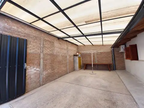 Casa 5 ambientes con 1 baño