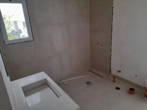 VENTA CASA 5 AMBIENTES, B. SANTA ISABEL II, ING. MASCHWITZ