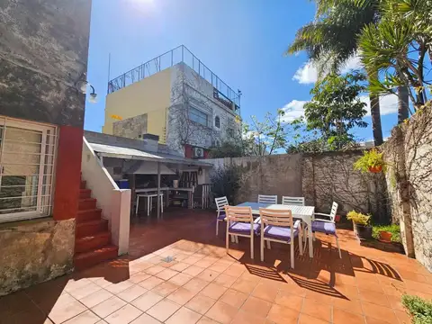 Venta Ph 5 ambientes en Devoto con patio y terraza