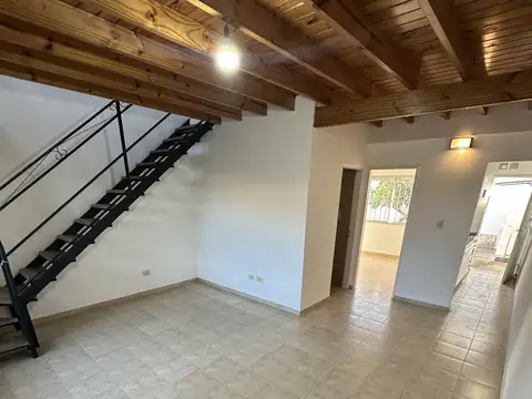Depto Tipo Casa en Alquiler de 3 ambientes