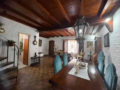 Casa 4 ambientes con 2 baños
