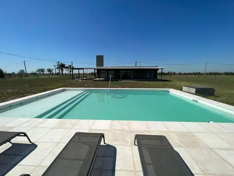 CASA 3 DORMITORIOS, EN CORONEL DOMINGUEZ