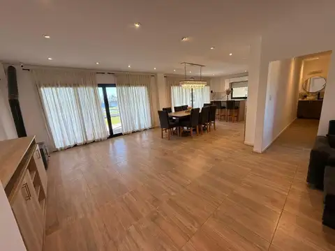 Casa en Venta en Coronel Dominguez, USD 150.000
