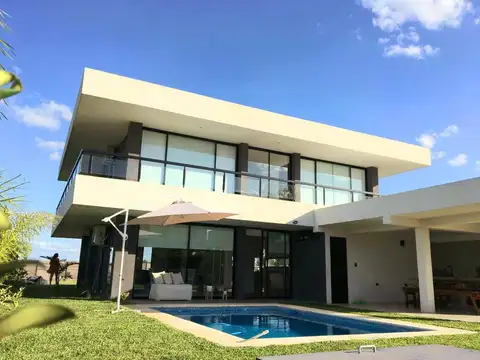 FABULOSA  CASA CON PISCINA EN LAGOON PILAR