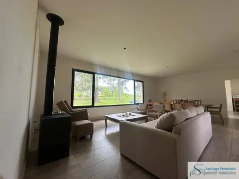 Casa en Venta con 4 cocheras