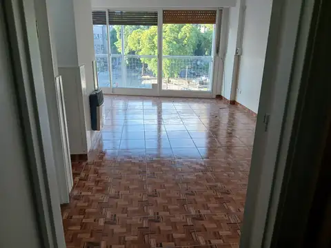 FACULTAD DE MEDICINA - 2dorm - Baño - Toilette - Living comedor - Cocina - Lavadero - Frente - Balcon - TODO SOL - Recién pintado - DUEÑO DIRECTO -