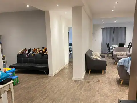 Casa 7 ambientes con 4 baños