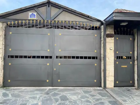 Venta Casa 4 ambientes. Barrio Juramento  Excelente estado