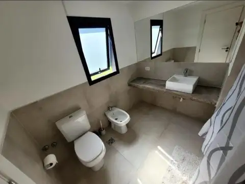 Casa 2 ambientes con 1 baño