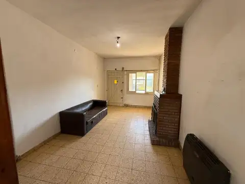 Casa 3 ambientes con 1 baño