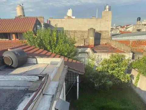 LOCAL CON VIVIENDAS AL CONTRAFRENTE - HAEDO NORTE
