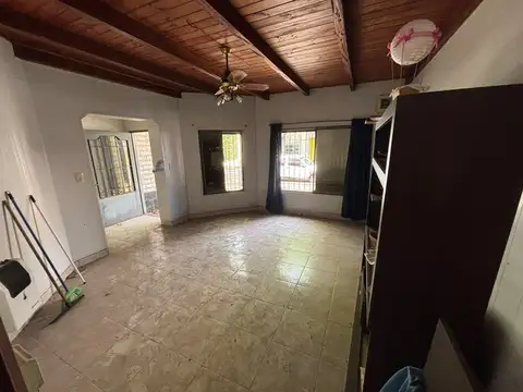 Casa 5 ambientes con 2 baños