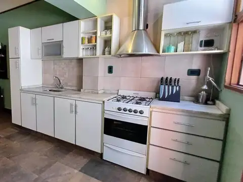 Casa 5 ambientes con 2 baños