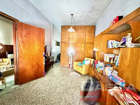Casa 5 ambientes con 2 baños